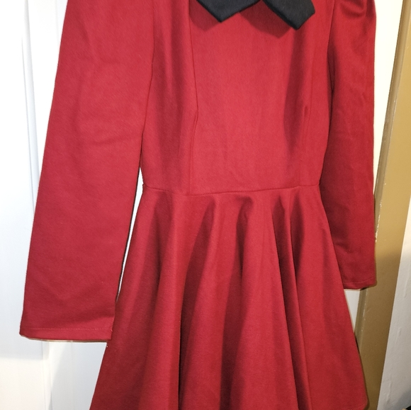 Z & L heavy cotton red pleated dress with black collar and faux pearl button - Picture 3 of 8